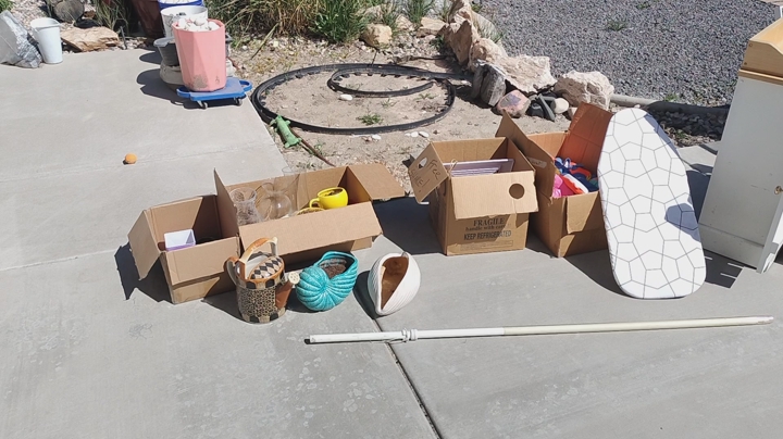 yard sale/ garage sale