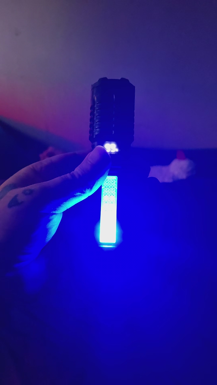 2 emergency rechargeable flashlights