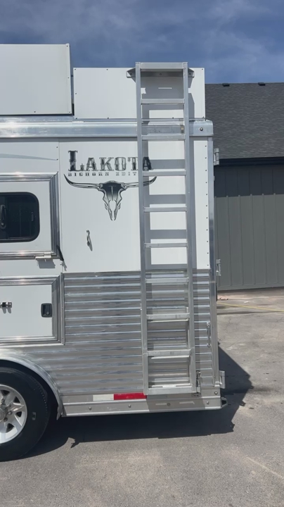 2018 Lakota horse trailer living QTRS