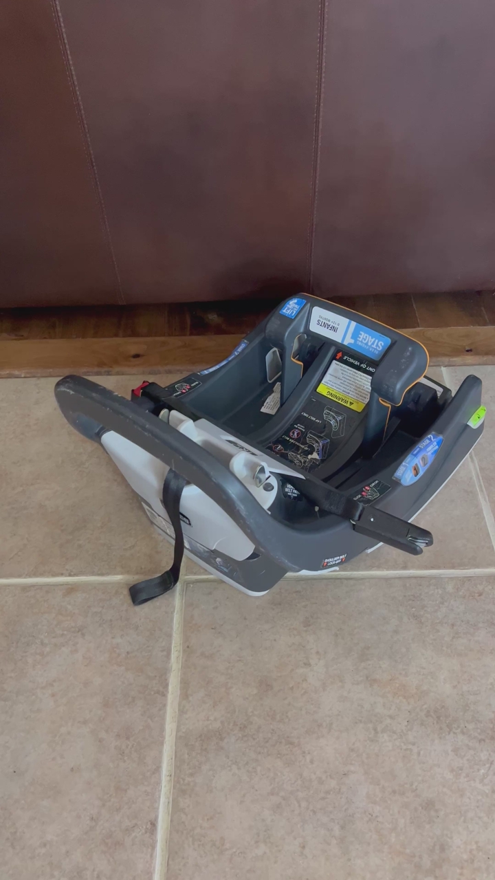 Chicco car seat base fit2 2stages expires September 2027