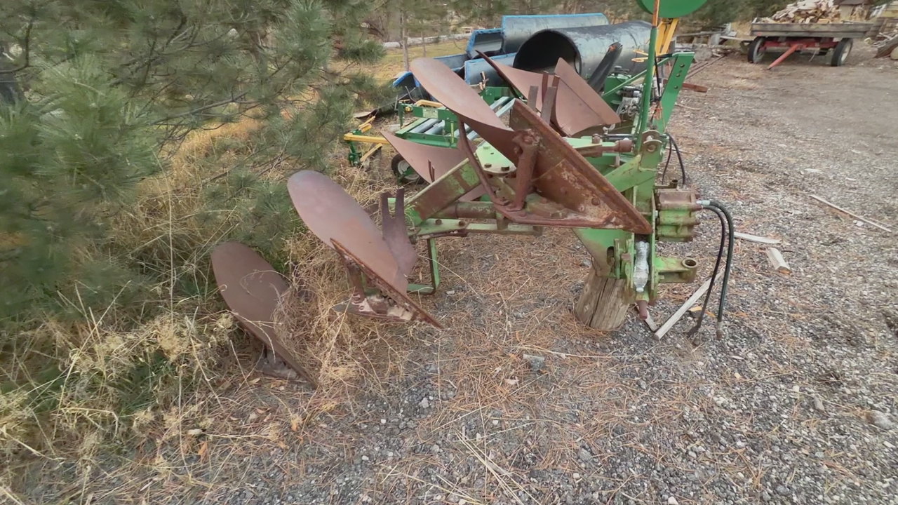 John Deer 3 Bottom Plow