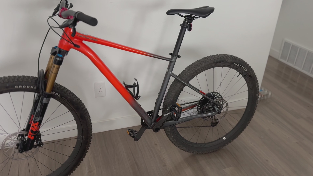 29” Cannondale mountain bike