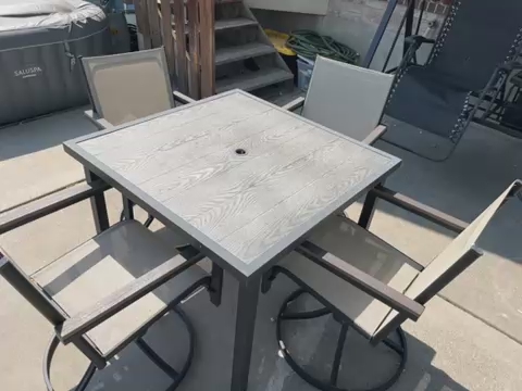 Outdoor table and 4 chairs